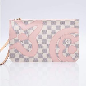 Limited edition 2017 resort collection Tahitienne Pochette - authentic LV.